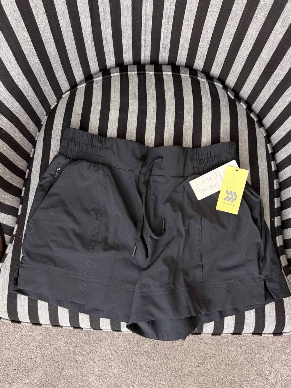 NWT All In Motion Mid-Rise Woven Athletic Shorts | Size Small | Black